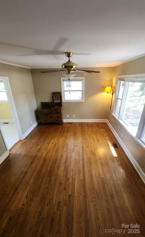 601 E John St, Matthews, NC 28105 photo 6