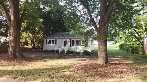 601 E John St, Matthews, NC 28105
