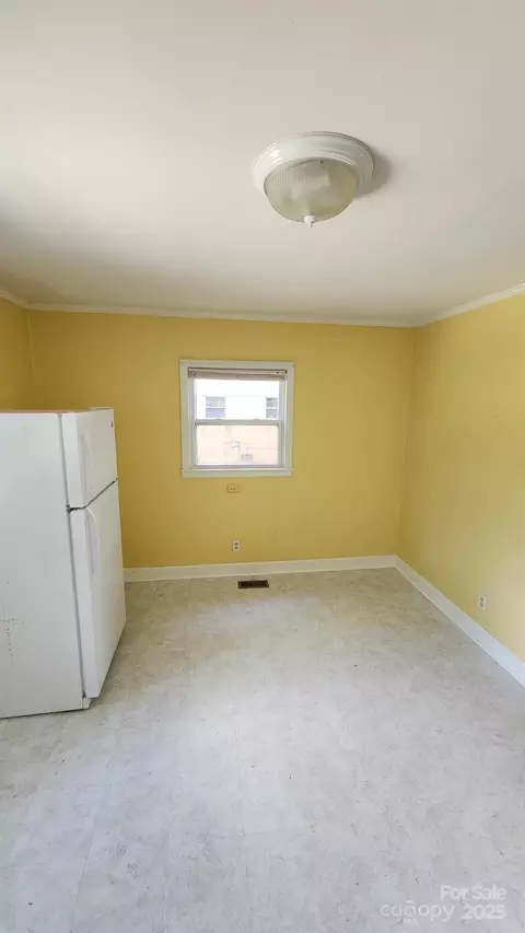 601 E John St, Matthews, NC 28105 photo 4