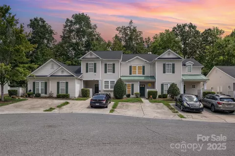 8229 Carob Tree Ln, Charlotte, NC 28215