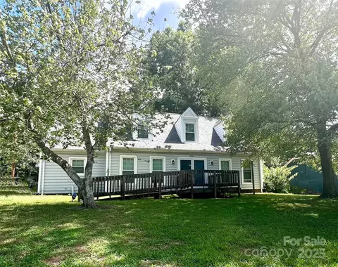 7631 Applewood Ln, Charlotte, NC 28227