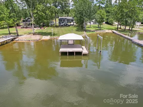 2364 Lakeside Dr, Liberty Hill, SC 29074