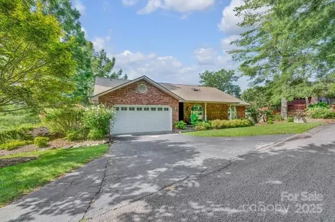 156 Circle Top Dr, Hendersonville, NC 28739