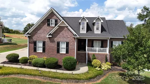 918 Huntington Hills Dr, Lincolnton, NC 28092