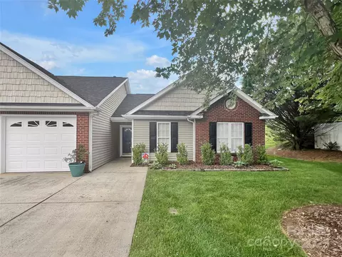 200 Edinburgh Ct, Mount Holly, NC 28120