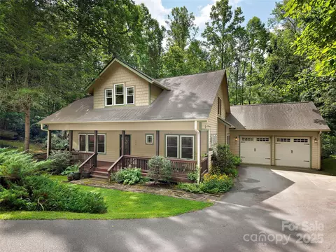 264 Charming Ln, Hendersonville, NC 28792