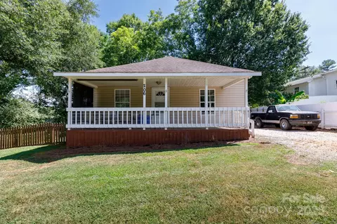 206 Hawthorne Ln, Clover, SC 29710