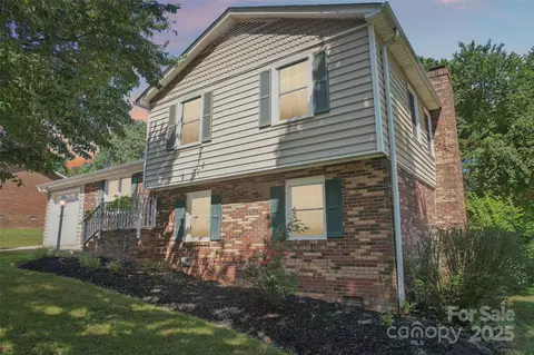 1202 Candlewood Dr, Gastonia, NC 28052