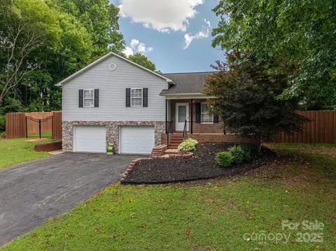 2414 22nd Ne St NE, Hickory, NC 28601
