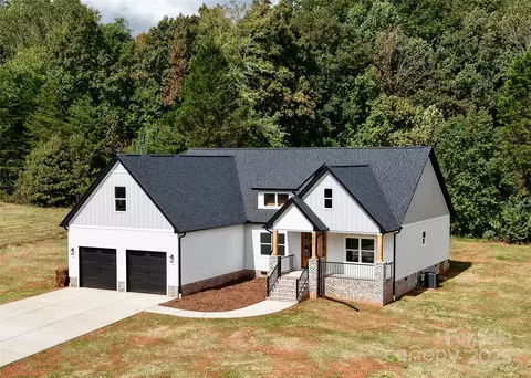 2988 Quail Dr, Newton, NC 28658