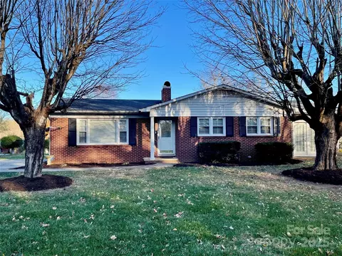 122 Eastview St, Hudson, NC 28638