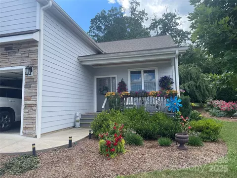 1088 Blacksmith Run Rd, Hendersonville, NC 28792
