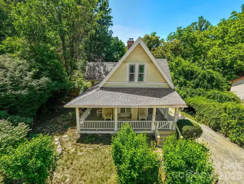 334 Greenville St, Saluda, NC 28773