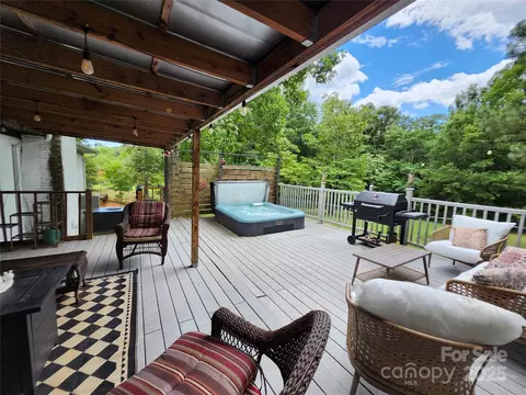 1658 Oakdale Dr, Lancaster, SC 29720