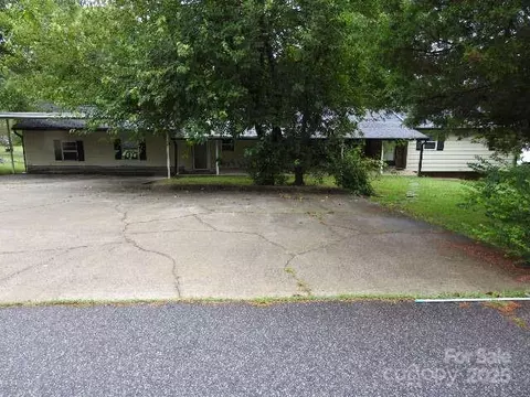301 Meredith Dr, Trinity, NC 27370