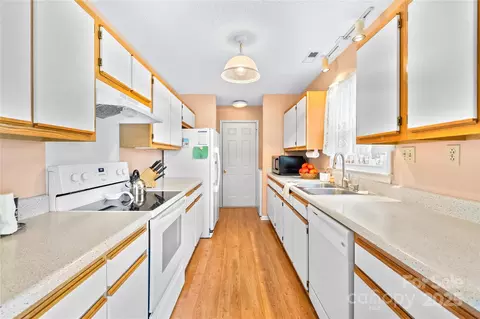 Kitchen - 1013 St Davids Se St SE, Conover, NC 28613 photo 1 of 2