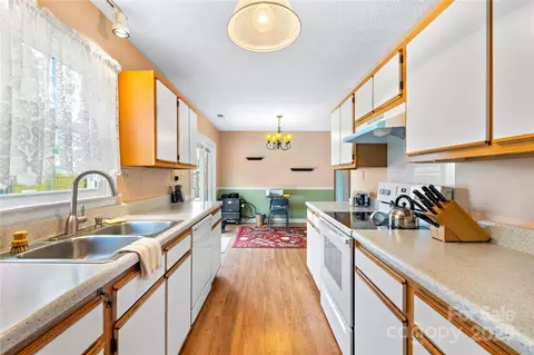 Kitchen - 1013 St Davids Se St SE, Conover, NC 28613 photo 2 of 2