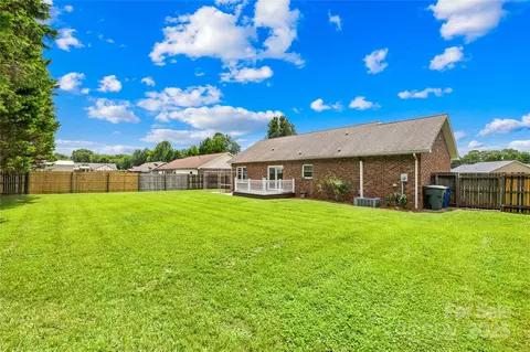 Exterior - 1013 St Davids Se St SE, Conover, NC 28613 photo 3 of 4