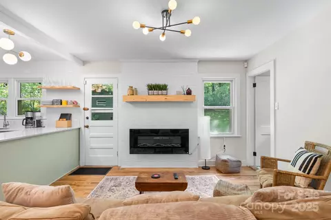 75 Craven Hill Cir, Black Mountain, NC 28711