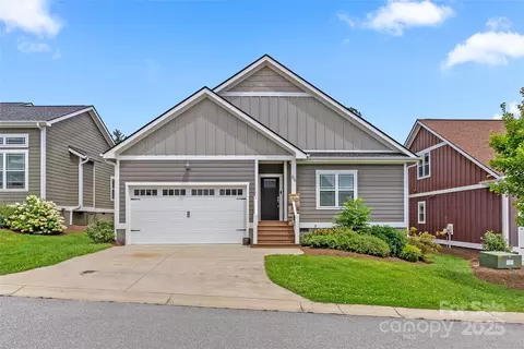 66 Leyland Cir, Hendersonville, NC 28792