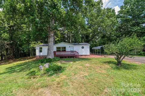 6400 Raven Hill Dr, Hickory, NC 28602