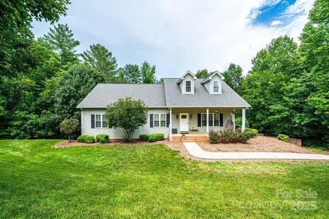 1040 Julius Ct, Lenoir, NC 28645