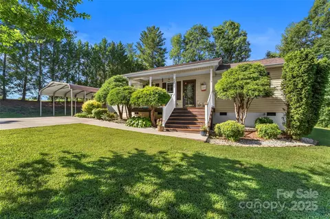 2807 Hollybrook Ln, Morganton, NC 28655