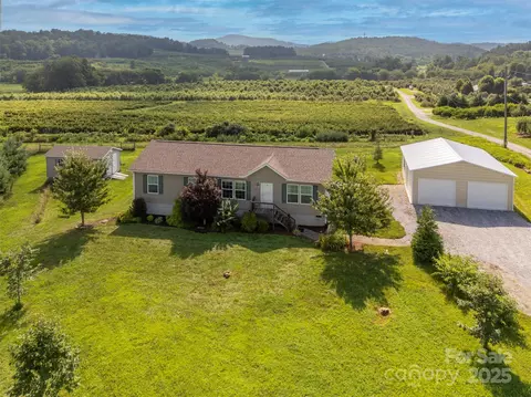 1878 Old Clear Creek Rd, Hendersonville, NC 28792