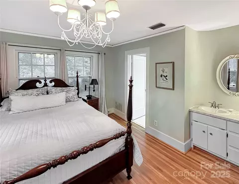 Bedroom - 436 3rd Nw Ave NW, Hickory, NC 28601 photo 4 of 5