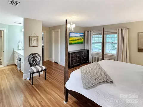 Bedroom - 436 3rd Nw Ave NW, Hickory, NC 28601 photo 2 of 5