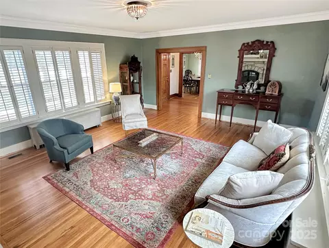 Living - 436 3rd Nw Ave NW, Hickory, NC 28601 photo 2 of 6
