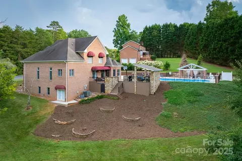 4137 Pinecrest Ne Dr NE, Hickory, NC 28601 photo 8