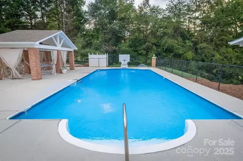 4137 Pinecrest Ne Dr NE, Hickory, NC 28601 photo 14