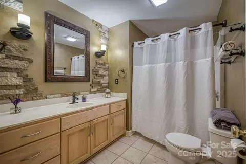 4137 Pinecrest Ne Dr NE, Hickory, NC 28601 photo 36