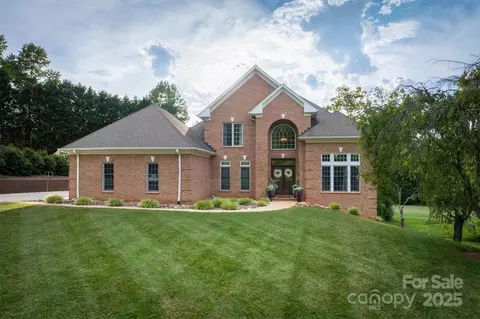 4137 Pinecrest Ne Dr NE, Hickory, NC 28601 photo 6