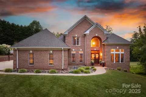 4137 Pinecrest Ne Dr NE, Hickory, NC 28601 photo 3