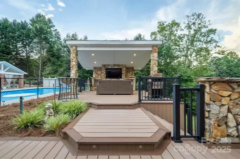 4137 Pinecrest Ne Dr NE, Hickory, NC 28601 photo 11