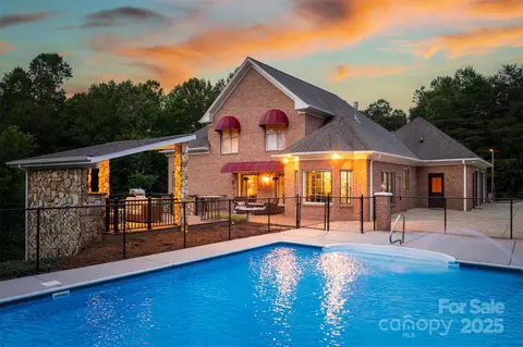 4137 Pinecrest Ne Dr NE, Hickory, NC 28601 photo 4