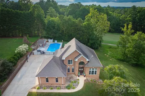 4137 Pinecrest Ne Dr NE, Hickory, NC 28601 photo 7