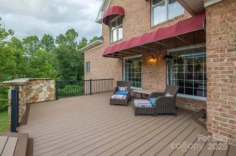 4137 Pinecrest Ne Dr NE, Hickory, NC 28601 photo 10