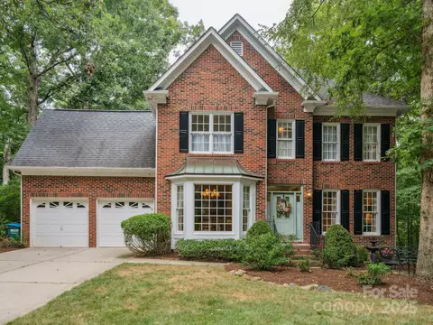 423 Shrewsbury Ln, Matthews, NC 28105