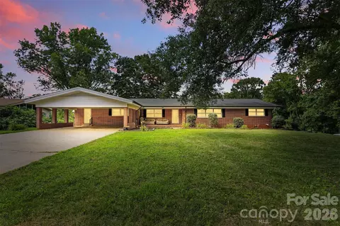 26 33rd Nw Ave NW, Hickory, NC 28601
