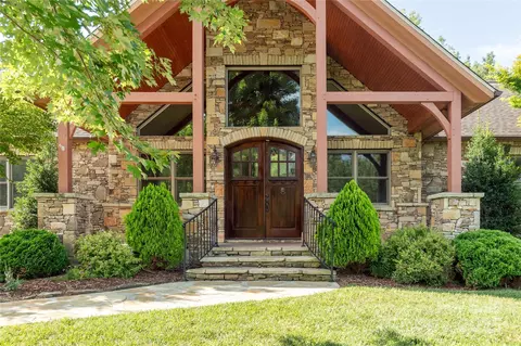 32 Pine Acre Blvd, Asheville, NC 28804