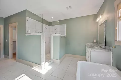 Bath - 317 Catawba Ave, Davidson, NC 28036 photo 3 of 5