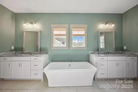 Bath - 317 Catawba Ave, Davidson, NC 28036 photo 2 of 5