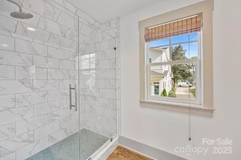 Bath - 317 Catawba Ave, Davidson, NC 28036 photo 5 of 5