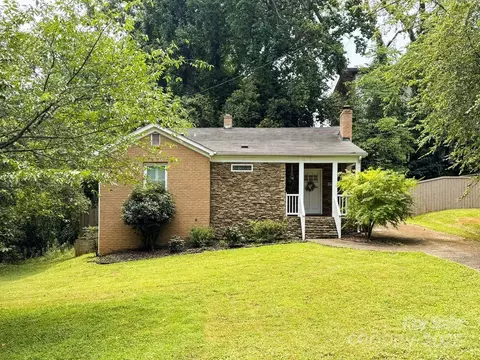 4010 Hiddenbrook Dr, Charlotte, NC 28205