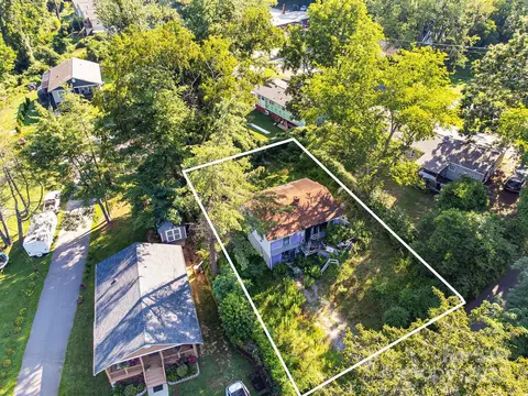 1040 W Chapel Rd, Asheville, NC 28803