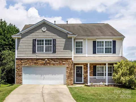 8214 Ainsworth St, Charlotte, NC 28216