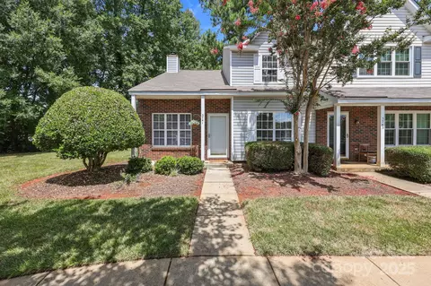5741 Cougar Ln, Charlotte, NC 28269